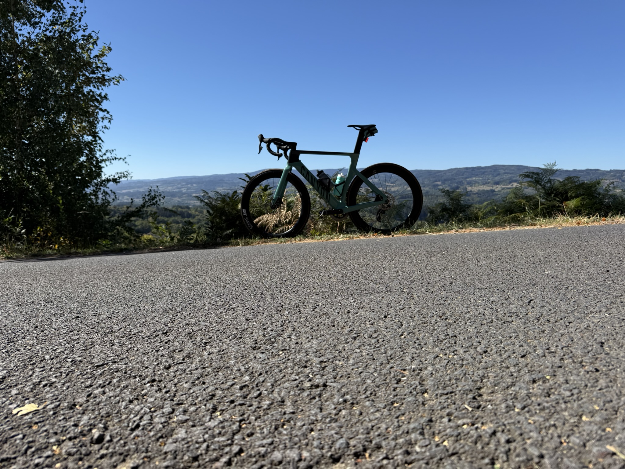 Cyclistes sur les routes autour d’Ambert